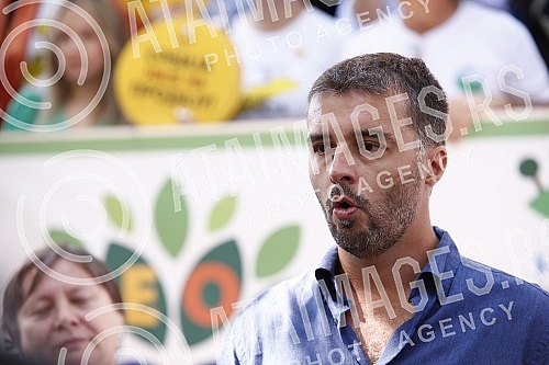 Behind the House of the National Assembly, a press conference was held for the Initiative for Change and the Alliance of Environmental Organizations of Serbia (SEOS) due to the violation of the Law on People's Initiative.Iza Doma Narodne skupstine