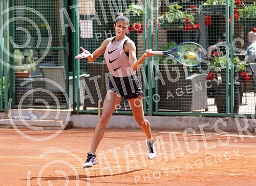Serbian tennis player Olga Danilovic started training at Kosutnjak to continue the season.Srpska teniserka Olga Danilovic na Kosutnjaku pocela da trenira za nastavak sezone.