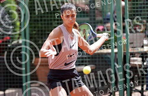 Serbian tennis player Olga Danilovic started training at Kosutnjak to continue the season.Srpska teniserka Olga Danilovic na Kosutnjaku pocela da trenira za nastavak sezone.