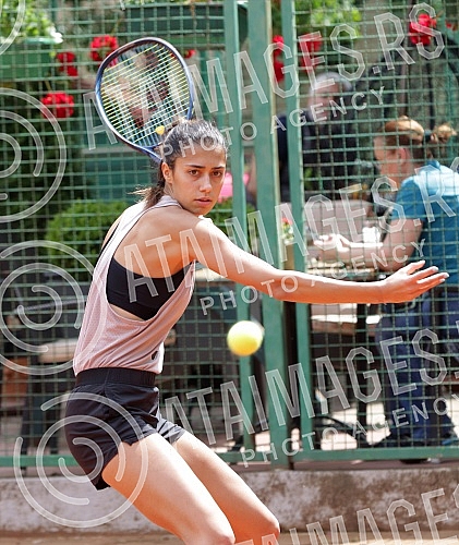 Serbian tennis player Olga Danilovic started training at Kosutnjak to continue the season.Srpska teniserka Olga Danilovic na Kosutnjaku pocela da trenira za nastavak sezone.