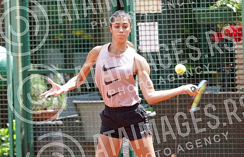 Serbian tennis player Olga Danilovic started training at Kosutnjak to continue the season.Srpska teniserka Olga Danilovic na Kosutnjaku pocela da trenira za nastavak sezone.