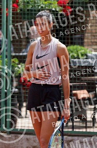 Serbian tennis player Olga Danilovic started training at Kosutnjak to continue the season.Srpska teniserka Olga Danilovic na Kosutnjaku pocela da trenira za nastavak sezone.