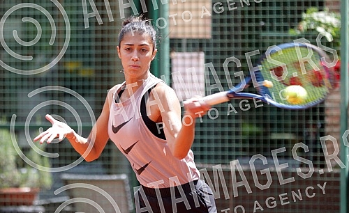 Serbian tennis player Olga Danilovic started training at Kosutnjak to continue the season.Srpska teniserka Olga Danilovic na Kosutnjaku pocela da trenira za nastavak sezone.
