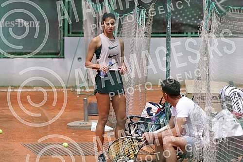 Serbian tennis player Olga Danilovic started training at Kosutnjak to continue the season.Srpska teniserka Olga Danilovic na Kosutnjaku pocela da trenira za nastavak sezone.