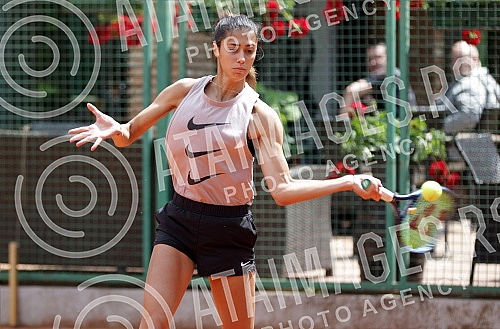 Serbian tennis player Olga Danilovic started training at Kosutnjak to continue the season.Srpska teniserka Olga Danilovic na Kosutnjaku pocela da trenira za nastavak sezone.