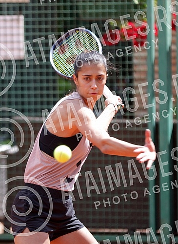 Serbian tennis player Olga Danilovic started training at Kosutnjak to continue the season.Srpska teniserka Olga Danilovic na Kosutnjaku pocela da trenira za nastavak sezone.