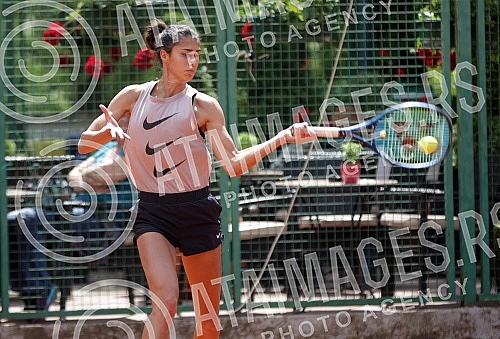 Serbian tennis player Olga Danilovic started training at Kosutnjak to continue the season.Srpska teniserka Olga Danilovic na Kosutnjaku pocela da trenira za nastavak sezone.