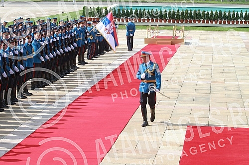 Prime Minister Ana Brnabic welcomed Prime Minister of the Kingdom of Belgium Charles Michel in front of the Palace of Serbia.Ana Brnabic, premijerka Srbije docekala je Carlsa Micela, premijera Kraljevine Belgije.