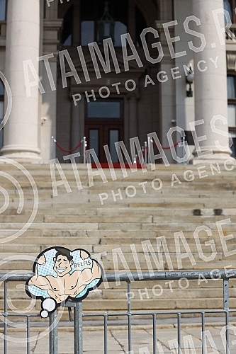 A gathering of members and sympathizers of bodybuilding and fitness was organized in front of the plateau of the National Assembly, at 11:55 am to support the initiative of the Fitness Community of Serbia - #RECIDAZDRAVLJU.Organizovan je skup clano