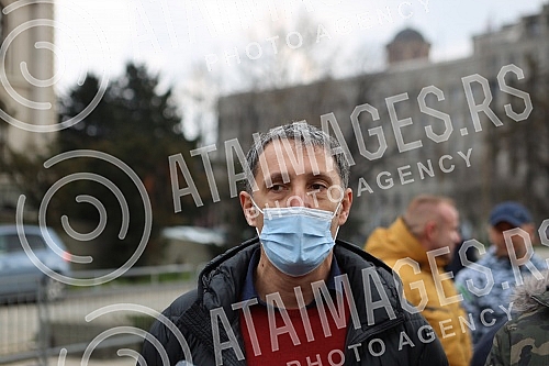 A gathering of members and sympathizers of bodybuilding and fitness was organized in front of the plateau of the National Assembly, at 11:55 am to support the initiative of the Fitness Community of Serbia - #RECIDAZDRAVLJU.Organizovan je skup clano