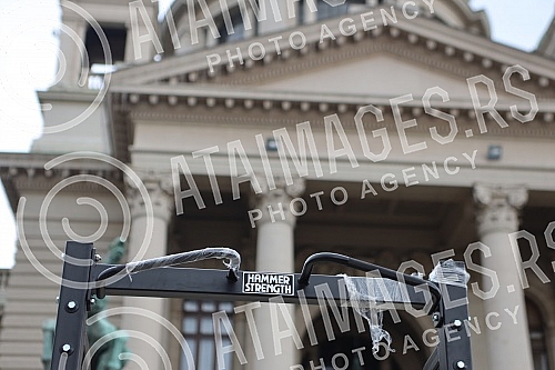A gathering of members and sympathizers of bodybuilding and fitness was organized in front of the plateau of the National Assembly, at 11:55 am to support the initiative of the Fitness Community of Serbia - #RECIDAZDRAVLJU.Organizovan je skup clano