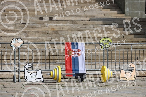 A gathering of members and sympathizers of bodybuilding and fitness was organized in front of the plateau of the National Assembly, at 11:55 am to support the initiative of the Fitness Community of Serbia - #RECIDAZDRAVLJU.Organizovan je skup clano