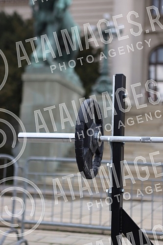 A gathering of members and sympathizers of bodybuilding and fitness was organized in front of the plateau of the National Assembly, at 11:55 am to support the initiative of the Fitness Community of Serbia - #RECIDAZDRAVLJU.Organizovan je skup clano