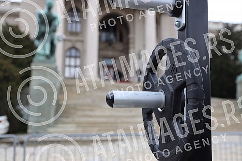 A gathering of members and sympathizers of bodybuilding and fitness was organized in front of the plateau of the National Assembly, at 11:55 am to support the initiative of the Fitness Community of Serbia - #RECIDAZDRAVLJU.Organizovan je skup clano
