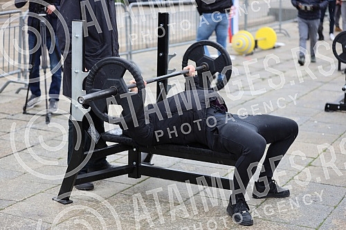 A gathering of members and sympathizers of bodybuilding and fitness was organized in front of the plateau of the National Assembly, at 11:55 am to support the initiative of the Fitness Community of Serbia - #RECIDAZDRAVLJU.Organizovan je skup clano