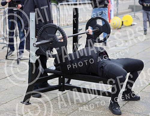 A gathering of members and sympathizers of bodybuilding and fitness was organized in front of the plateau of the National Assembly, at 11:55 am to support the initiative of the Fitness Community of Serbia - #RECIDAZDRAVLJU.Organizovan je skup clano