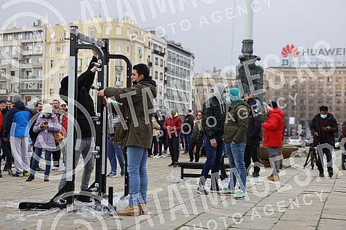 A gathering of members and sympathizers of bodybuilding and fitness was organized in front of the plateau of the National Assembly, at 11:55 am to support the initiative of the Fitness Community of Serbia - #RECIDAZDRAVLJU.Organizovan je skup clano