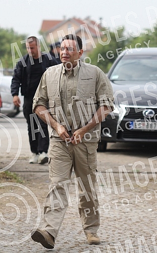 Otvaranje Prihvatnog centra u Presevu (One Stop Centre Presevo) za azilante (asylum seekers/migrants) i obilazak policijske stanice i centra ministara u Vladi Srbije Aleksandar Vulin - ministar za rad, zaposljavanje, boracka i socijalna pitanja i Bra