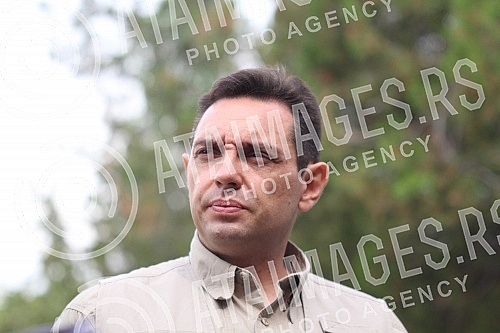 Otvaranje Prihvatnog centra u Presevu (One Stop Centre Presevo) za azilante (asylum seekers/migrants) i obilazak policijske stanice i centra ministara u Vladi Srbije Aleksandar Vulin - ministar za rad, zaposljavanje, boracka i socijalna pitanja i Bra