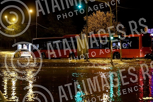Plumbed water pipe in Pastroviceva street near the new shopping center Ada Moll.Pukla vodovodna cev u Pastrovicevoj ulici kod novog trznog centra Ada Moll.