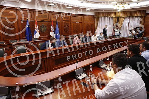 The Prime Minister of the Republic of Serbia, Ana Brnabic, met with farmers in the Serbian Government building.Predsednica Vlade Republike Srbije Ana Brnabic sastala se sa poljoprivrednicima u zgradi Vlade Srbije.