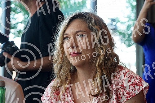 A press conference at which the series realized by Telekom Srbija in cooperation with the excellent productions Dandelion Productions and Film Danas were presented.Konferencija za medije na kojoj su predstavljene serije koje Telekom Srbija realizuj