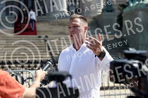 A press conference was held in front of the Serbian Parliament, where Petar Djuric addressed the press, and the reason for the conference was the anniversary of the great July protests, and the announcement of the formation of the political movement 