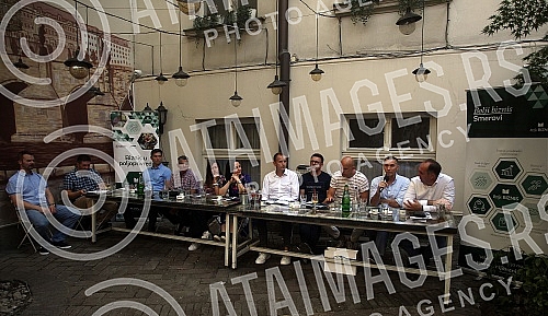 Presentation of a new educational program for the development of business knowledge and skills among agricultural producers 