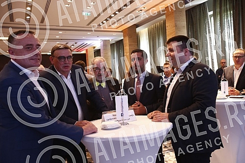 JP Putevi Srbije organized the promotion of new campaigns for raising traffic safety on state roads through the education of drivers and other traffic participants.JP Putevi Srbije je organizovalo promociju novih Kampanja za podizanje bezbednosti u