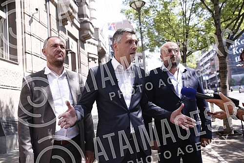 A press conference of the Dveri movement was held in front of the building of the Government of Serbia, with the topic 