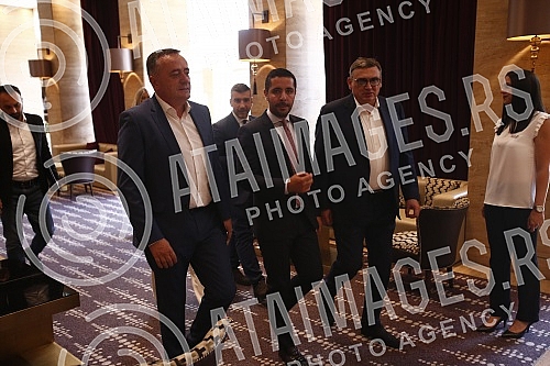 JP Putevi Srbije organized the promotion of new campaigns for raising traffic safety on state roads through the education of drivers and other traffic participants.JP Putevi Srbije je organizovalo promociju novih Kampanja za podizanje bezbednosti u