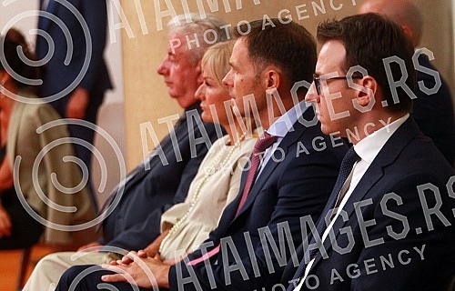 After the meeting with Serbs from Kosovo and Metohija, the President of the Republic of Serbia, Aleksandar Vucic, addressed the public and spoke about the negotiations in Brussels and the situation in Kosovo and Metohija.Posle sastanka sa Srbima sa