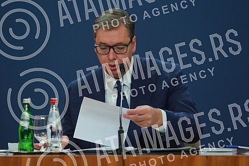 After the meeting with Serbs from Kosovo and Metohija, the President of the Republic of Serbia, Aleksandar Vucic, addressed the public and spoke about the negotiations in Brussels and the situation in Kosovo and Metohija.Posle sastanka sa Srbima sa