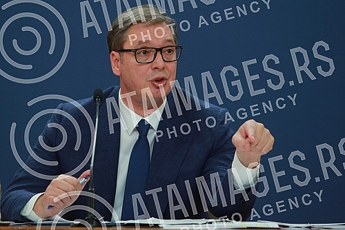 After the meeting with Serbs from Kosovo and Metohija, the President of the Republic of Serbia, Aleksandar Vucic, addressed the public and spoke about the negotiations in Brussels and the situation in Kosovo and Metohija.Posle sastanka sa Srbima sa