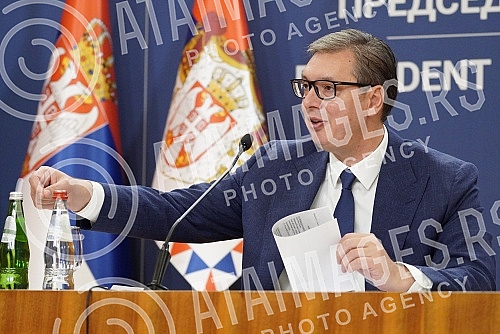 After the meeting with Serbs from Kosovo and Metohija, the President of the Republic of Serbia, Aleksandar Vucic, addressed the public and spoke about the negotiations in Brussels and the situation in Kosovo and Metohija.Posle sastanka sa Srbima sa