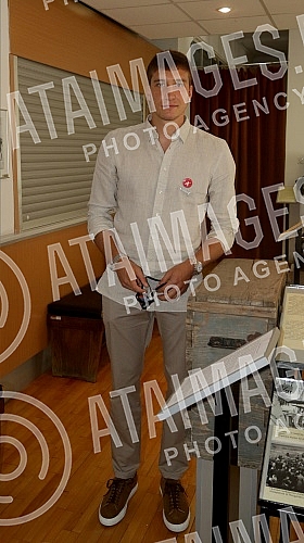 For the tenth time, the US Embassy in Serbia, in cooperation with the  Red Cross of Serbia, marked the anniversary of the tragic attacks on New York and Washington by organizing an action of voluntary blood donation.Ambasada SAD u Srbiji je po deset