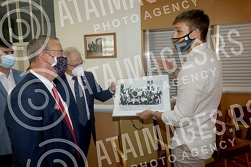 For the tenth time, the US Embassy in Serbia, in cooperation with the  Red Cross of Serbia, marked the anniversary of the tragic attacks on New York and Washington by organizing an action of voluntary blood donation.Ambasada SAD u Srbiji je po deset