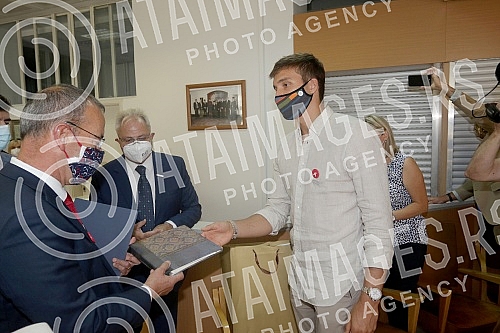 For the tenth time, the US Embassy in Serbia, in cooperation with the  Red Cross of Serbia, marked the anniversary of the tragic attacks on New York and Washington by organizing an action of voluntary blood donation.Ambasada SAD u Srbiji je po deset
