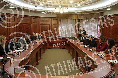 Prime Minister Ana Brnabic was meet with representatives of the International Monetary Fund (IMF) led by James Roaf.Ana Brnabic, premijerka u Vladi Republike Srbije sastala se sa predstavnicima Medjunarodnog monetarnog fonda (MMF) koji predvodi Dzej