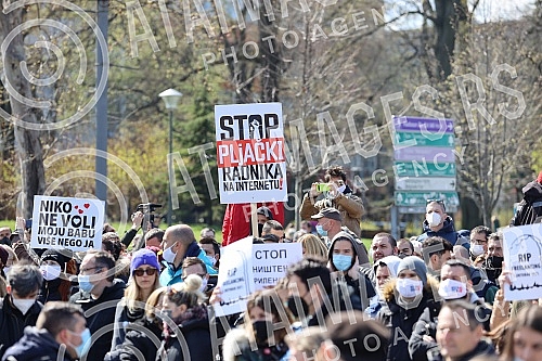 Freelancers protest against the proposal to amend the Law on personal income tax, which was adopted by the Government in front of the National assembly of Serbia.Protest frilensera zbog predloga za izmenu Zakona o porezu na dohodak gradjana koji je
