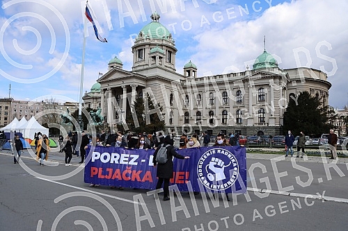 Freelancers protest against the proposal to amend the Law on personal income tax, which was adopted by the Government in front of the National assembly of Serbia.Protest frilensera zbog predloga za izmenu Zakona o porezu na dohodak gradjana koji je