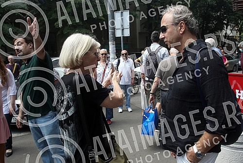 In front of the building of the municipality of Vracar, the committee group 
