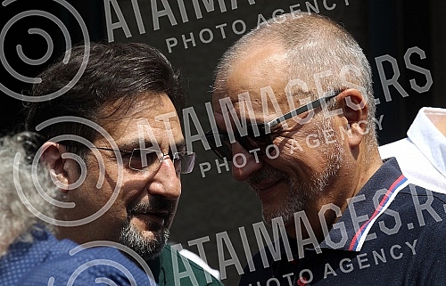 In front of the building of the municipality of Vracar, the committee group 
