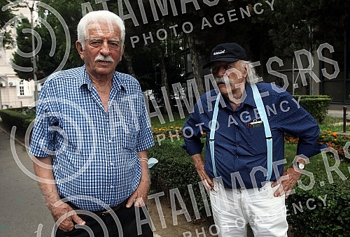 In front of the building of the municipality of Vracar, the committee group 