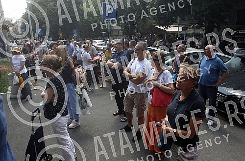 In front of the building of the municipality of Vracar, the committee group 
