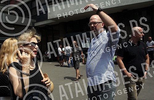 In front of the building of the municipality of Vracar, the committee group 