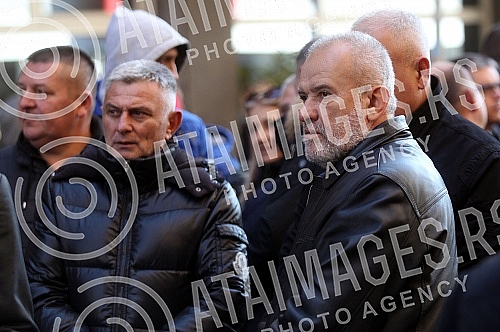 Part of the members of the Trade Union of Electric Power Industry of Serbia (EPS) continued the protest in front of the administrative building of that company in Belgrade with a request to deliver previously paid coal for the upcoming heating season