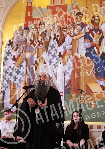  In the Temple of Saint Sava, for the first time, scholarships of the Patriarch of the Serbian Orthodox Church Porfirije were awarded to the best students of the final years of the Faculty of Medicine, Electrical Engineering, Law and Philosophy.U H