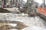 During the works on the reconstruction of Savska Street, a water pipe burst, and tram traffic was suspended on that route.Tokom radova na rekonstrukciji Savske ulice doslo je do pucanja vodovodne cevi, tramvajski saobracaj je obustavljen na toj tra