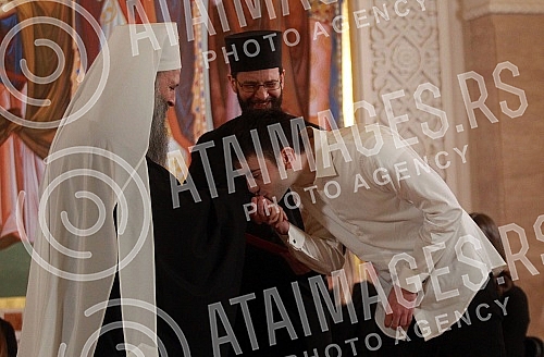  In the Temple of Saint Sava, for the first time, scholarships of the Patriarch of the Serbian Orthodox Church Porfirije were awarded to the best students of the final years of the Faculty of Medicine, Electrical Engineering, Law and Philosophy.U H
